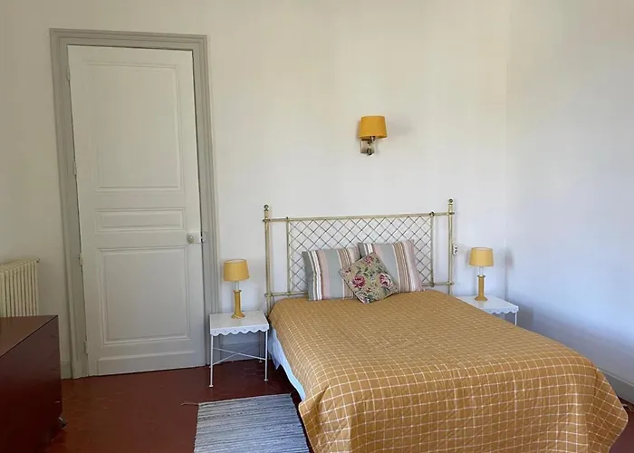 Demeure De Charme Au Nord De Montpellier Avec Piscine *