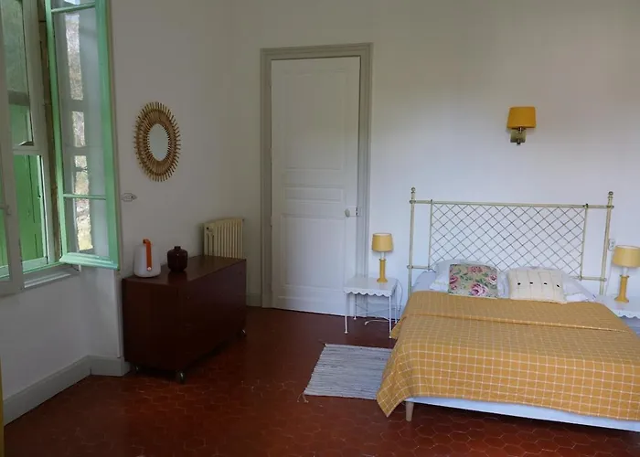 Demeure De Charme Au Nord De Montpellier Avec Piscine *
